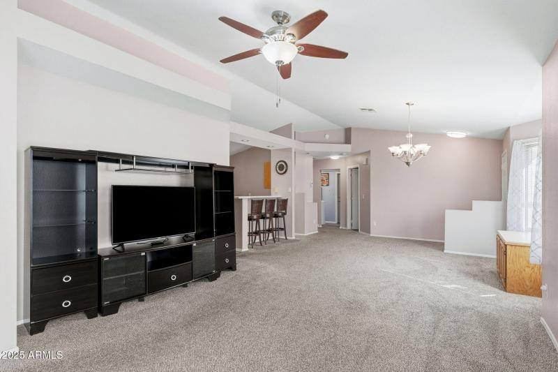 011__645 W Mirage Loop