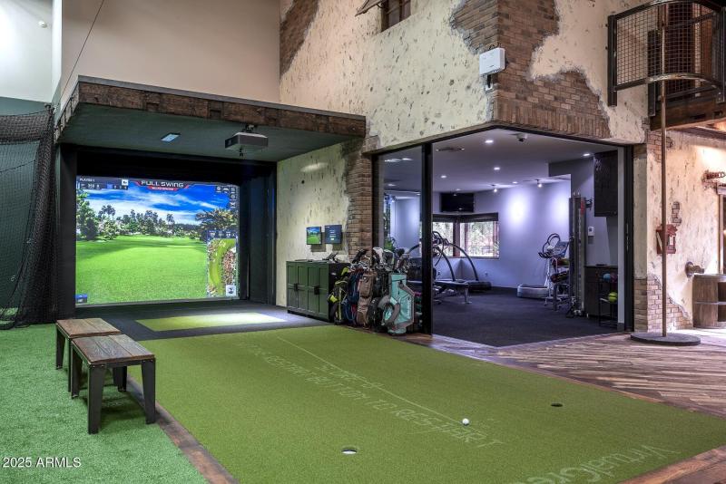 GOLF SIMULATOR
