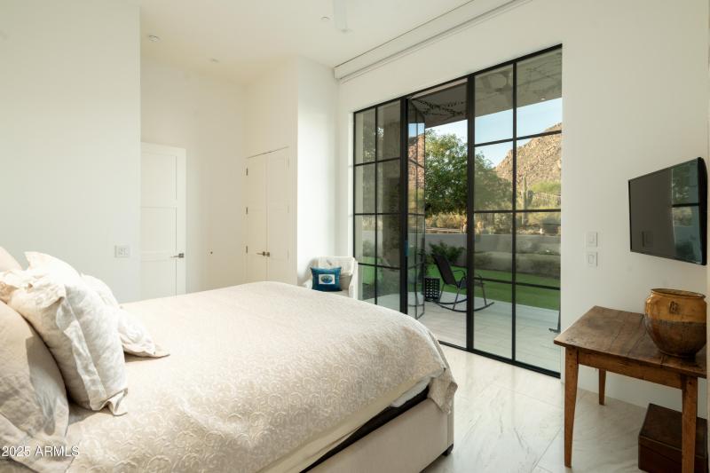 Ensuite 3 mountain views