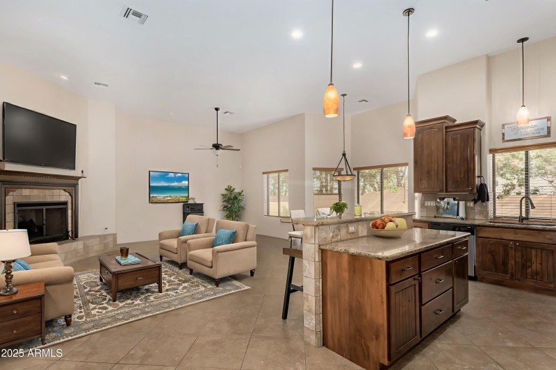 Living Room.Kitchen 3