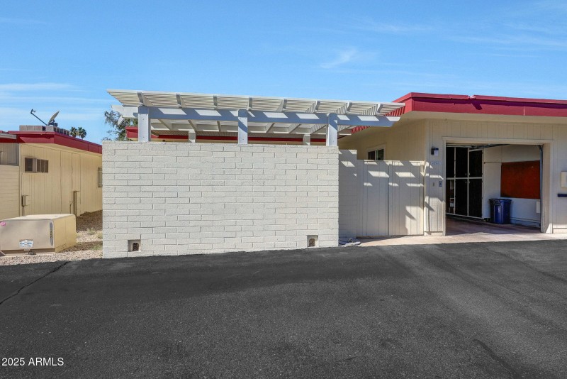 Private Patio/Garage