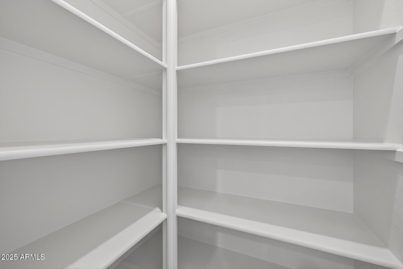 36)PANTRY