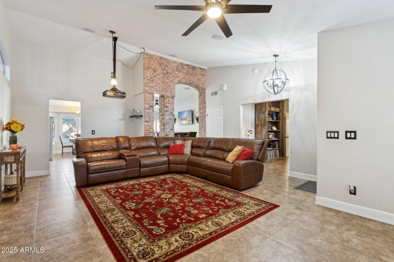 8-web-or-mls-4740-e-villa-maria-dr