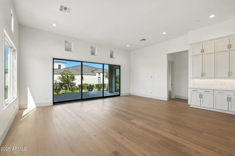 10-web-or-mls-Quinn-8