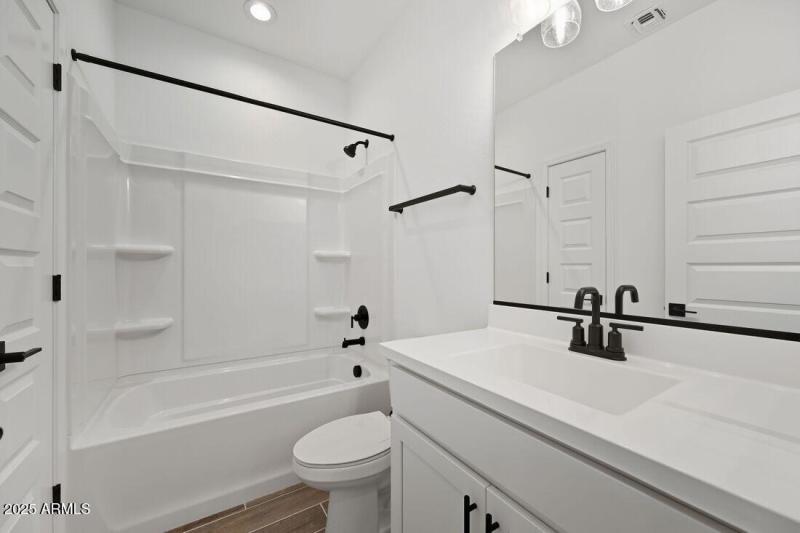 8827 W PASADENA Avenue - Ready Now!