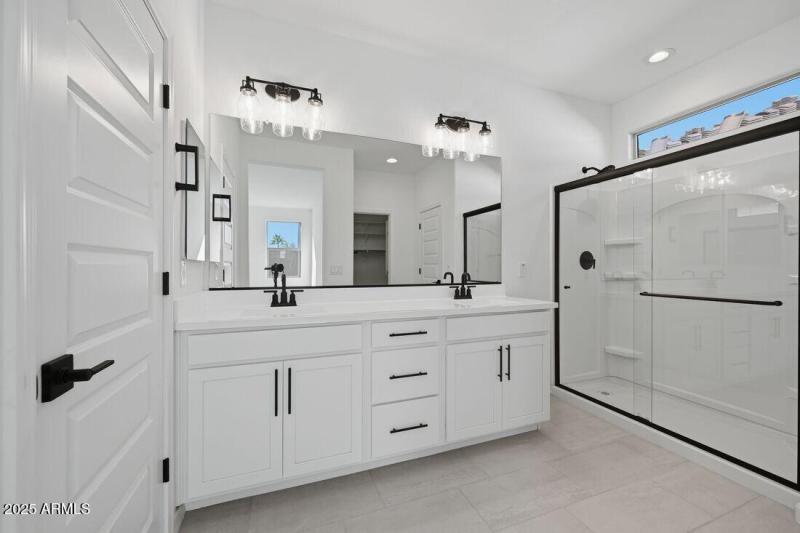 8827 W PASADENA Avenue - Ready Now!