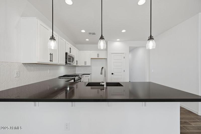 8827 W PASADENA Avenue - Ready Now!