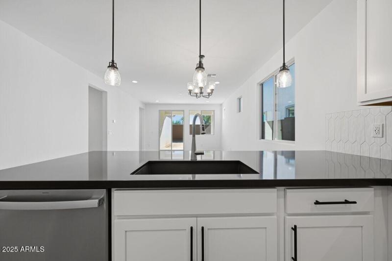 8827 W PASADENA Avenue - Ready Now!