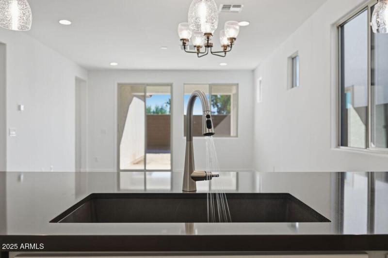 8827 W PASADENA Avenue - Ready Now!