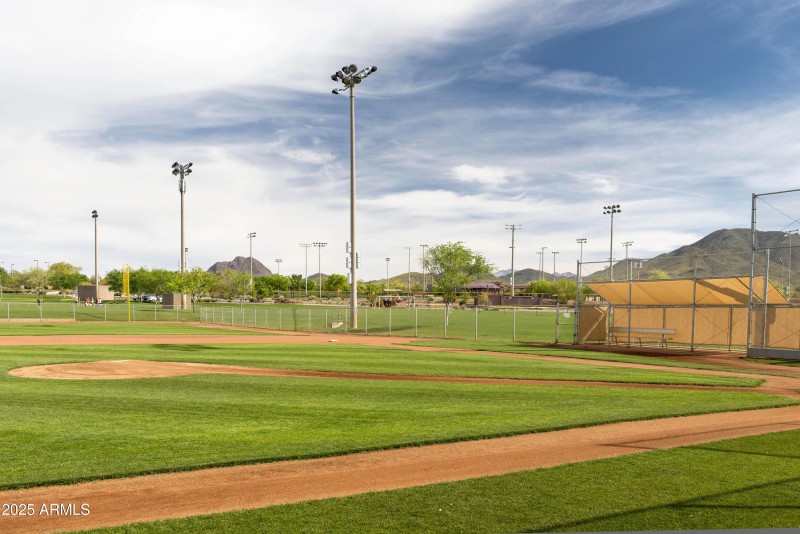 27_3553 W Morse Court_Community Park