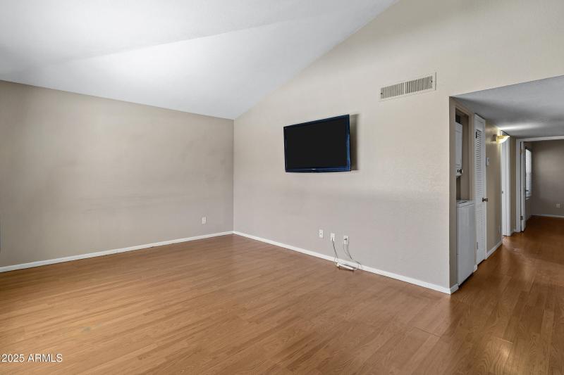 1402 E Guadalupe Rd-4