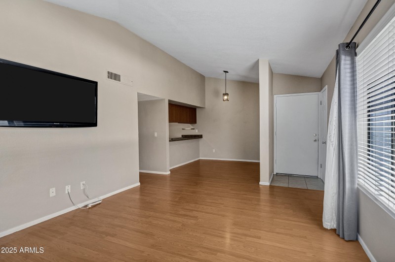 1402 E Guadalupe Rd-5