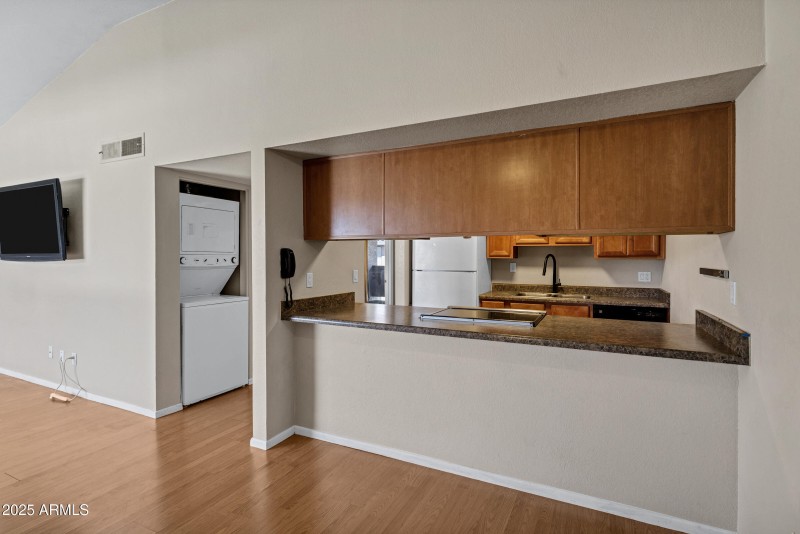 1402 E Guadalupe Rd-8