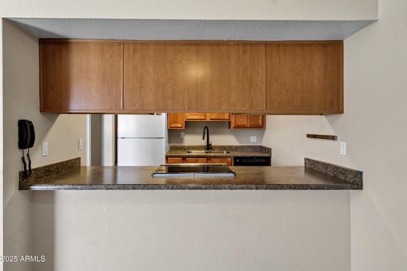 1402 E Guadalupe Rd-9