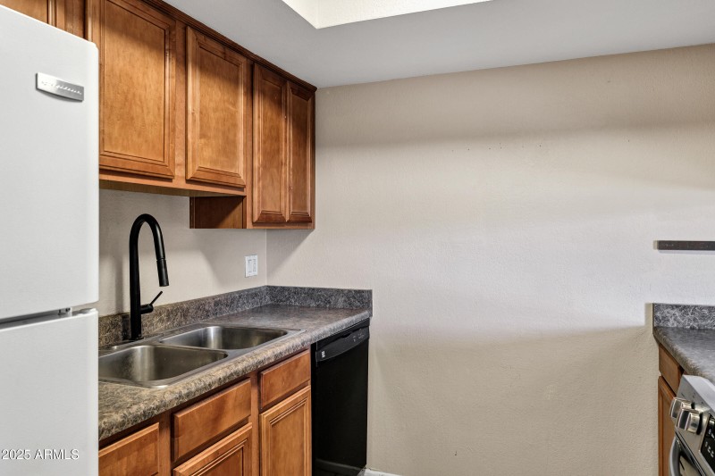 1402 E Guadalupe Rd-11