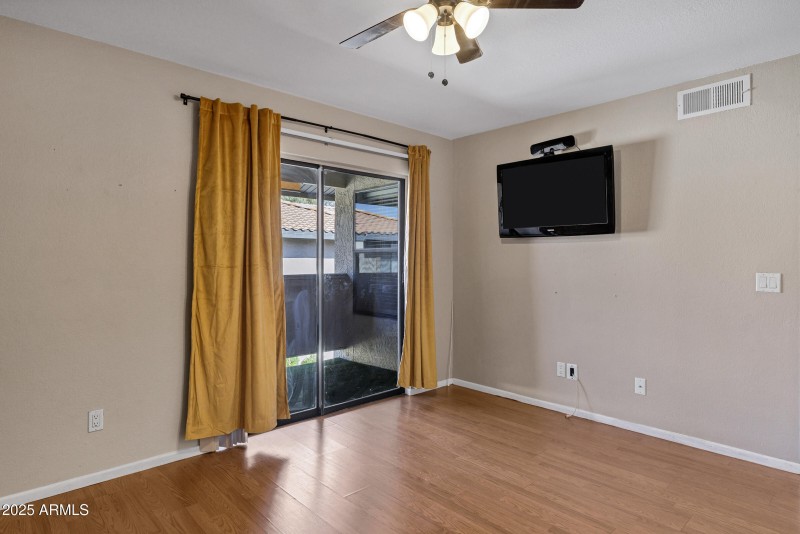 1402 E Guadalupe Rd-16