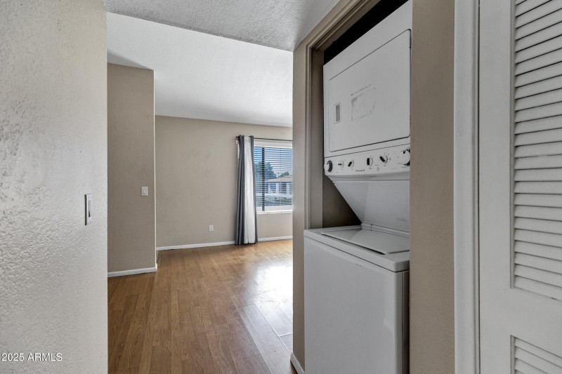 1402 E Guadalupe Rd-20