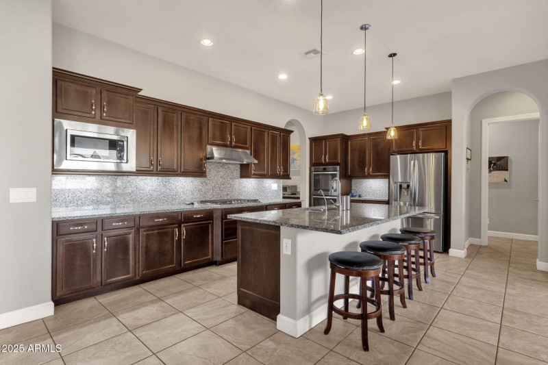 Large Kitchen w/ island