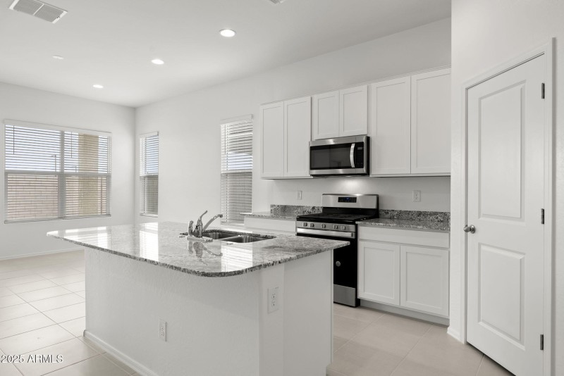 8-web-or-mls-15649-w-smoketree-dr-lot-17