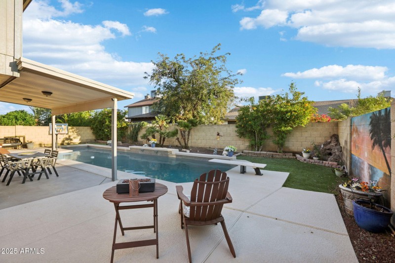 56-web-or-mls-W Portobello Ave-L0111-035