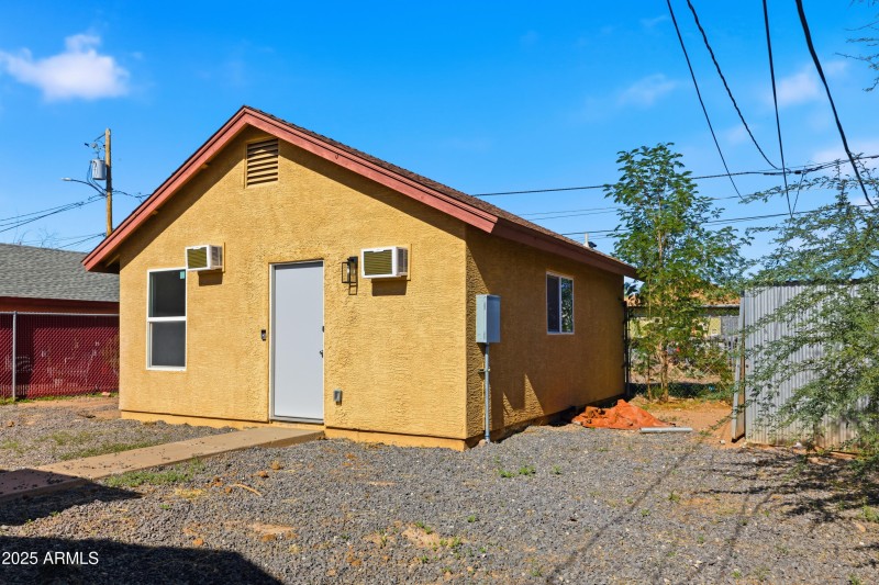 2118_W_Adams_Casita_14