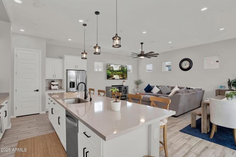 239 E balsam Edgar Rascon Realtor (10)