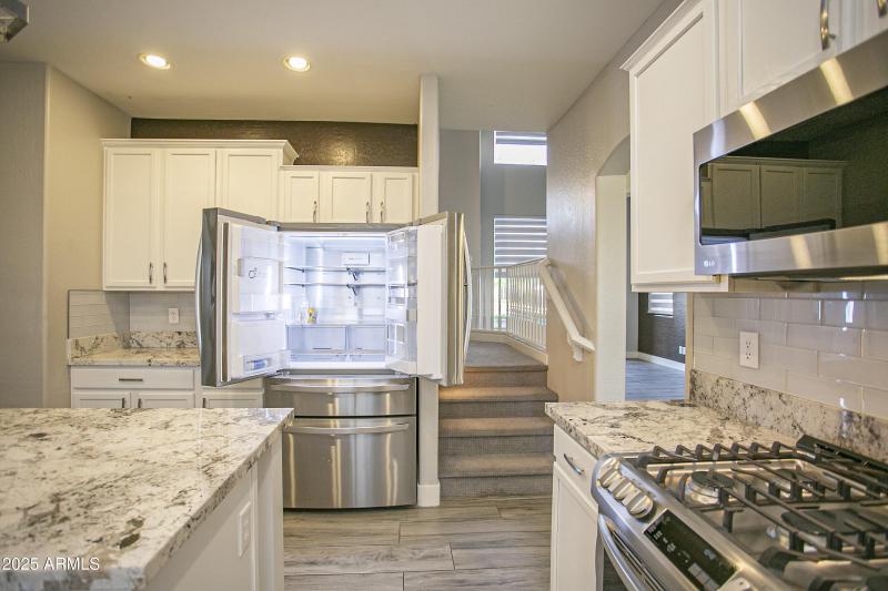 French Door Refrigerator conveys!