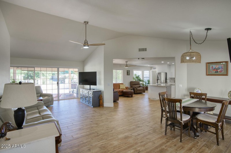 Living Room / Dining