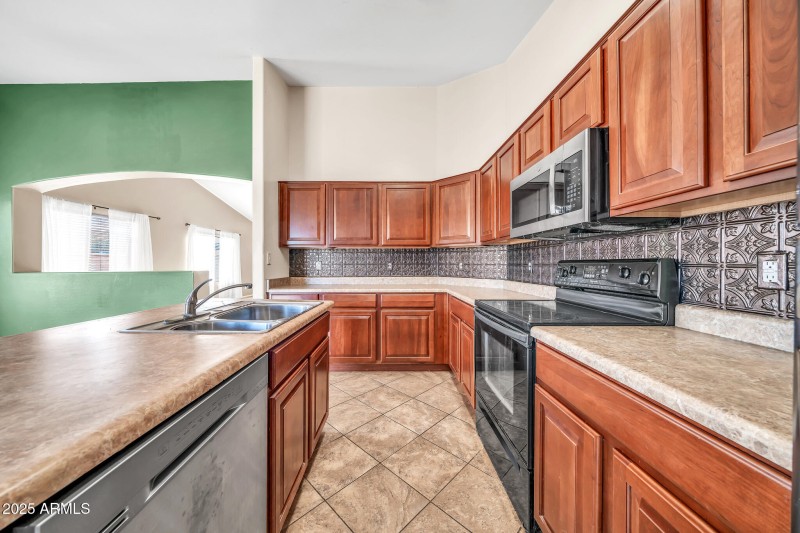 2095 S 155th Ln-14_(2048)