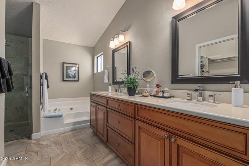 19 Master Bathroom