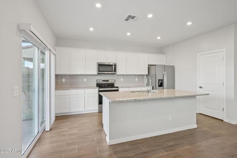 11-web-or-mls-W Jessie Ln-S0611-011