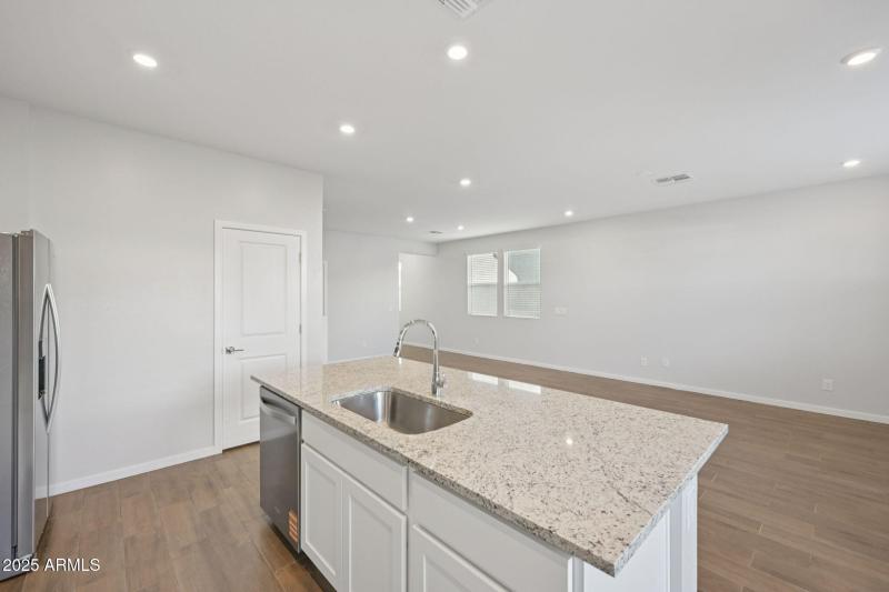 13-web-or-mls-W Jessie Ln-S0611-013