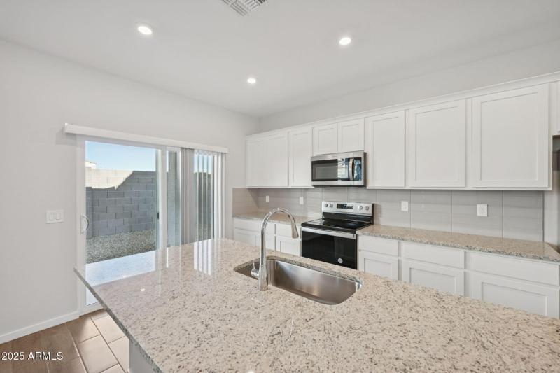 15-web-or-mls-W Jessie Ln-S0611-015