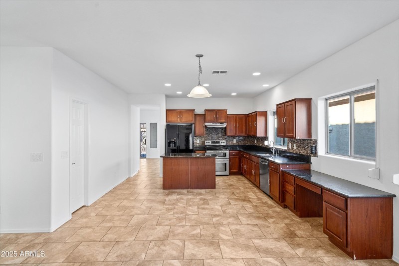 Kitchen and Breakfast