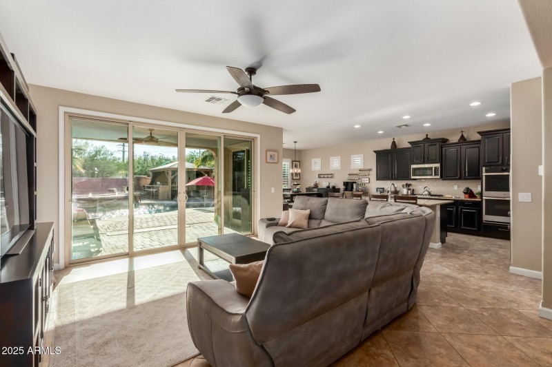 Entryway – Open Split Floor Plan