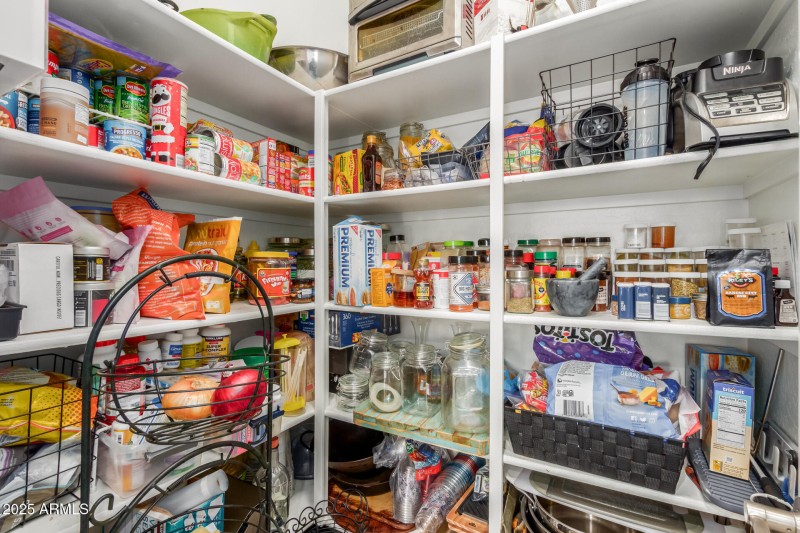 Kitchen Walk-In Pantry Breakfast Bar