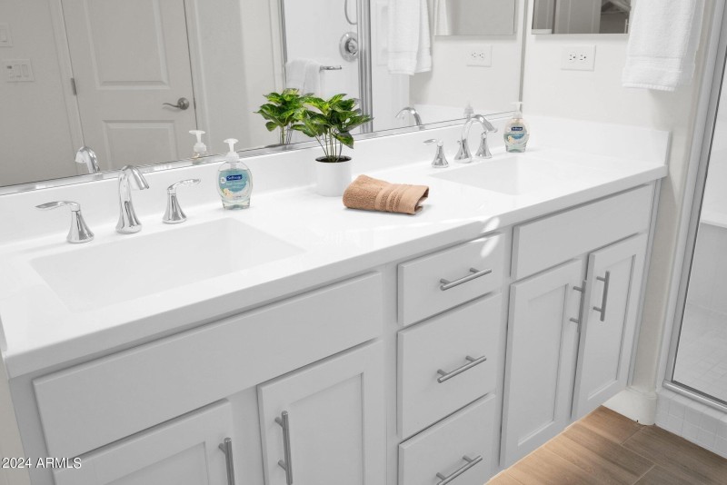 Front En Suite Double Sink