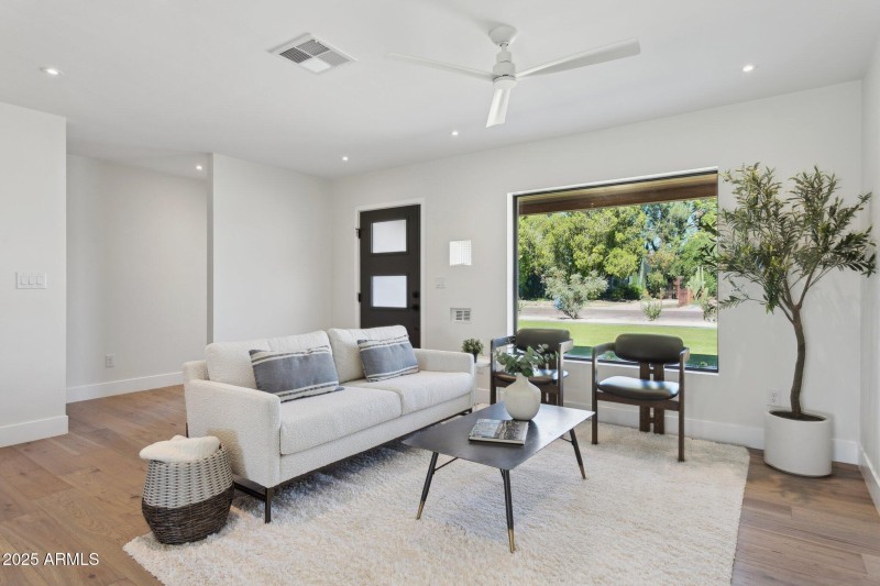 8-web-or-mls-1707-e-pinchot-ave