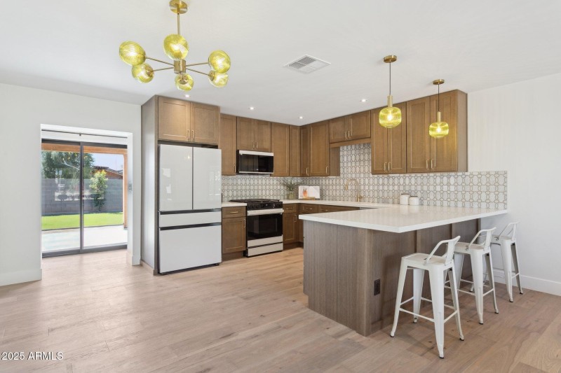 9-web-or-mls-1707-e-pinchot-ave