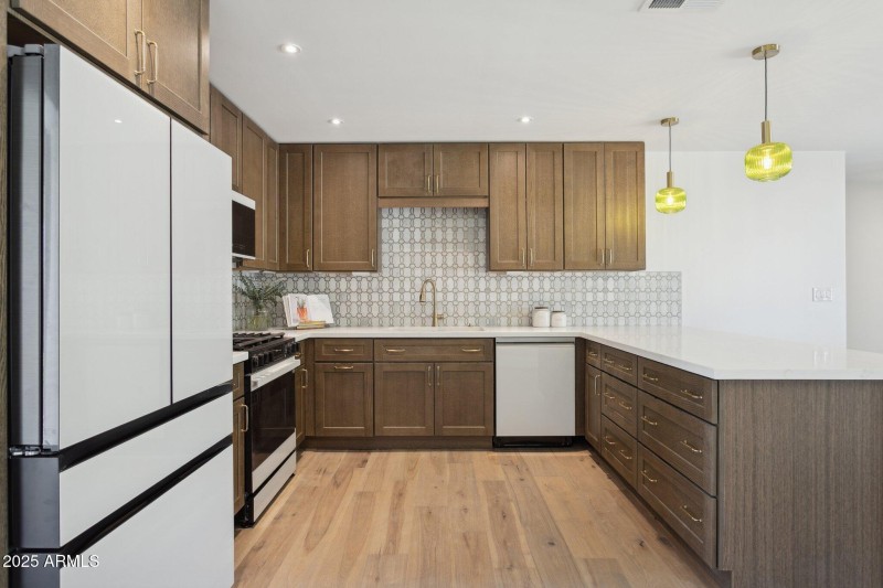 10-web-or-mls-1707-e-pinchot-ave