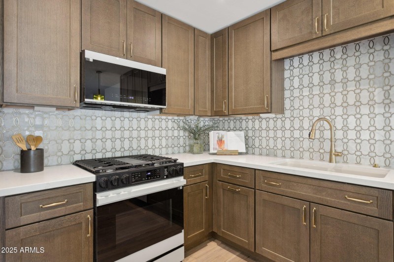 11-web-or-mls-1707-e-pinchot-ave