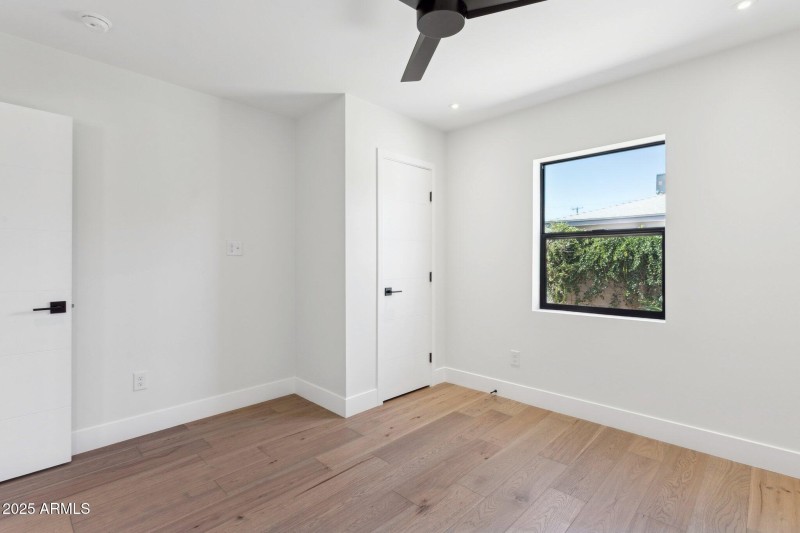 18-web-or-mls-1707-e-pinchot-ave