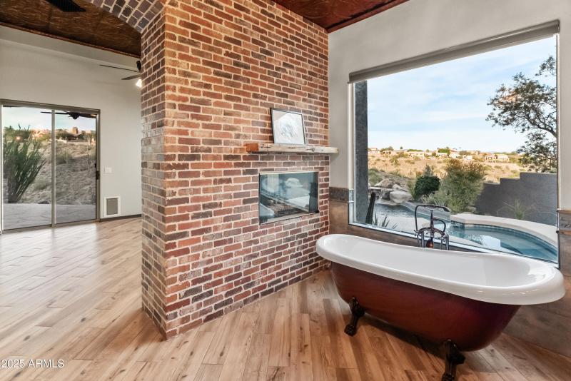 large-primary-owners-suite