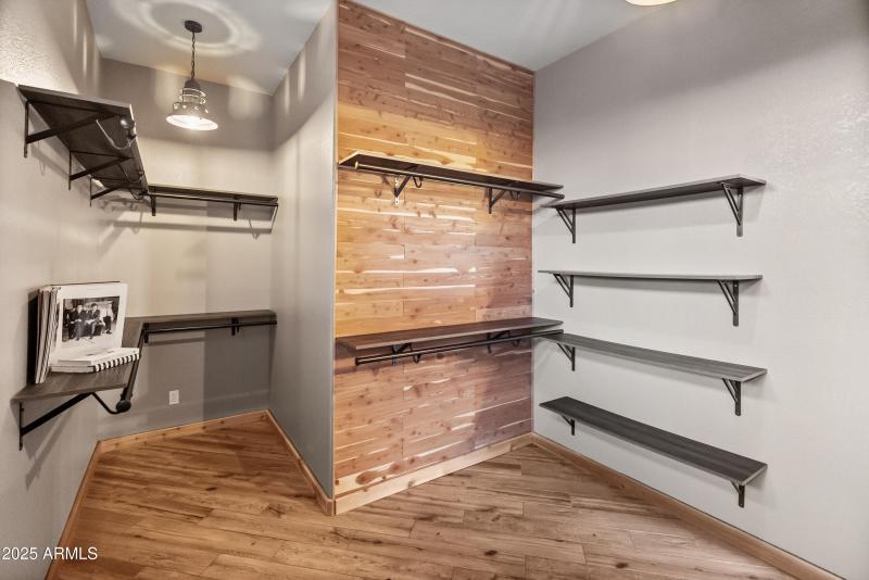 Oversized-walk-in-closet-primary-owners