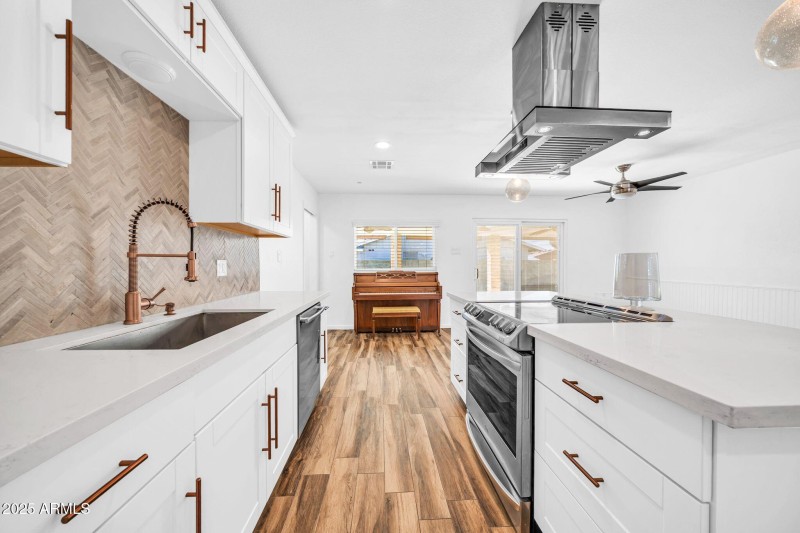 5503 W Carol Ann Way-15