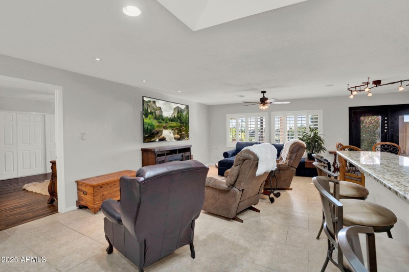 8-web-or-mls-12405 S Potomac St-8