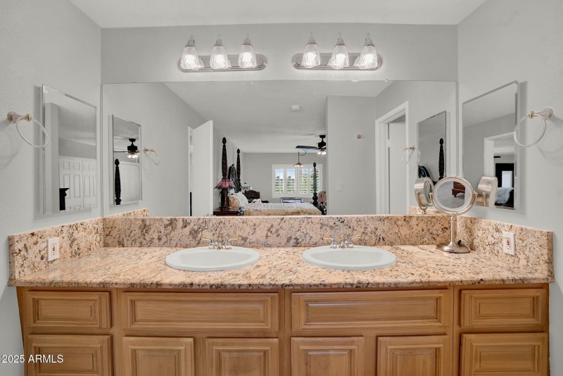 17-web-or-mls-12405 S Potomac St-17