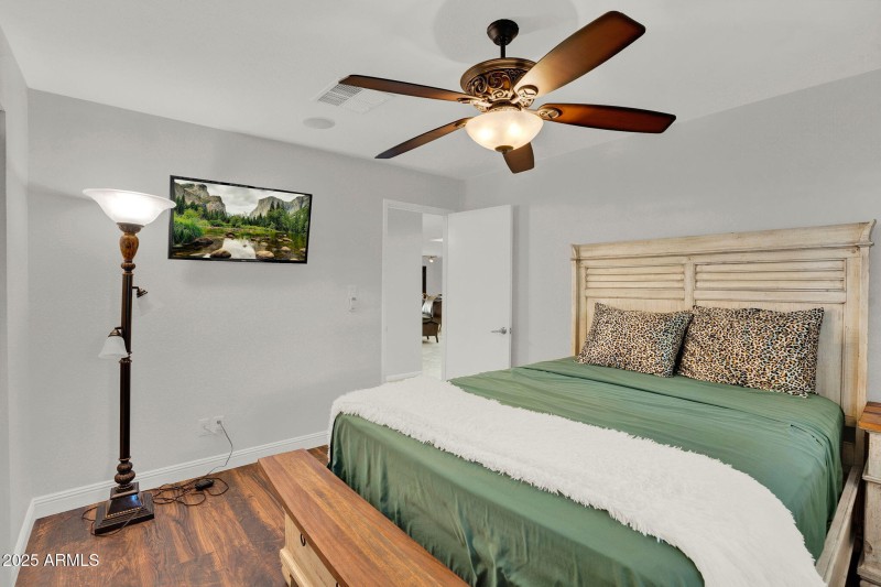 20-web-or-mls-12405 S Potomac St-20