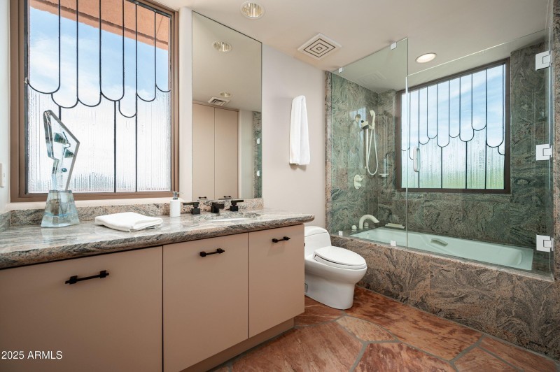 Guest ensuite I bath