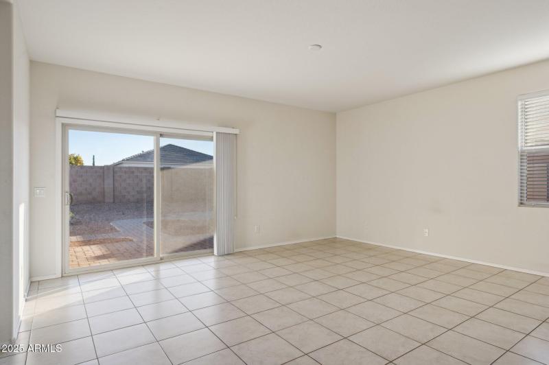 11-web-or-mls-5003-e-smoky-quartz-rd